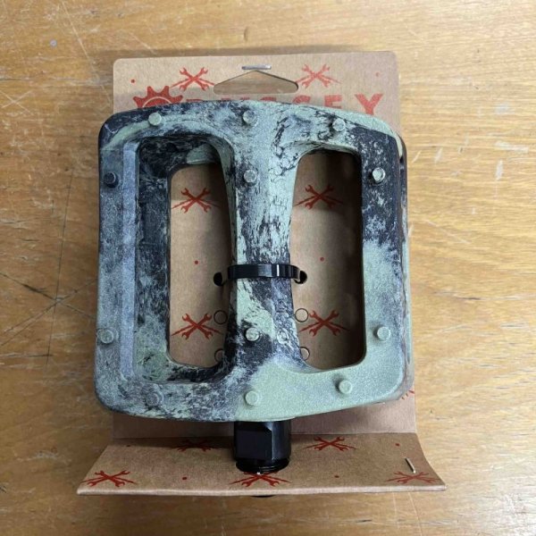 ARMY GREEN SWIRL / BLACK